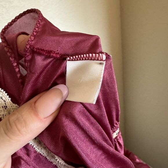 Vintage Keyhole Nylon Slip Dress Lace Details Sz Medium Cap Sleeves Burgundy Red - Picture 7 of 7